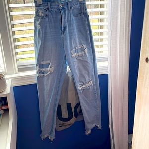 American Eagle high rise Mom jeans light wash denim- never worn